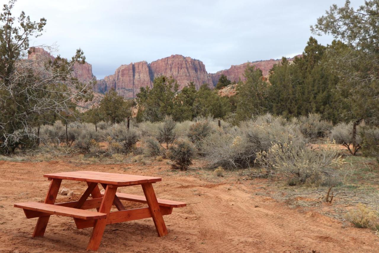 ホテルCamp Valhalla At Zion Colorado City エクステリア 写真