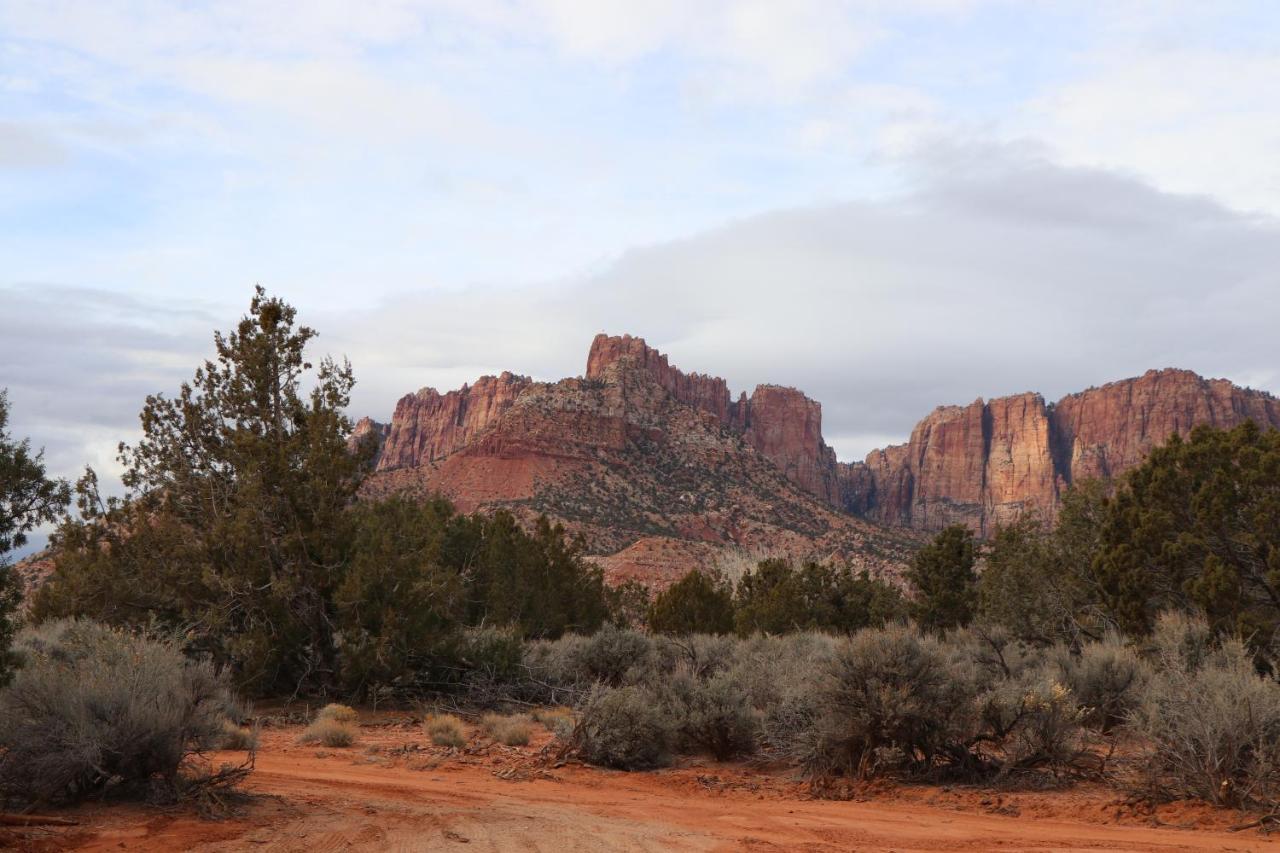 ホテルCamp Valhalla At Zion Colorado City エクステリア 写真